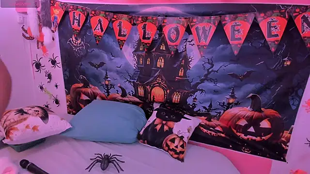 Snapshot of charlotte-11 chatting on October 25, 2025, 3:29 pm charlotte-11 online show from October 25, 2025, 3:29 pm