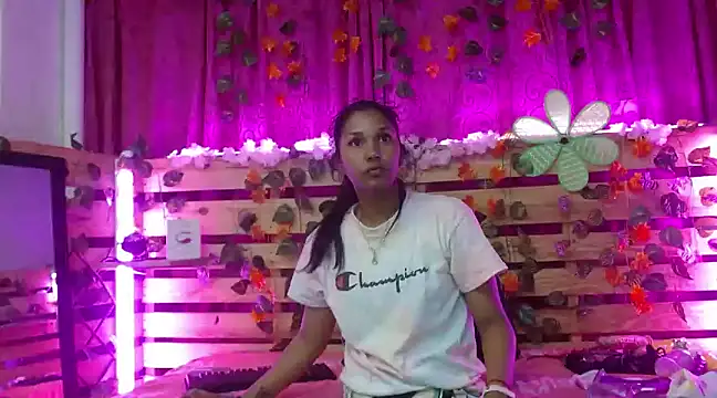 Snapshot of Elsa_Parisi chatting on December 20, 2024, 7:39 pm Elsa Parisi online show from December 20, 2024, 7:39 pm