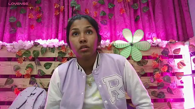 Snapshot of Elsa_Parisi chatting on January 13, 2025, 9:20 pm Elsa Parisi online show from January 13, 2025, 9:20 pm