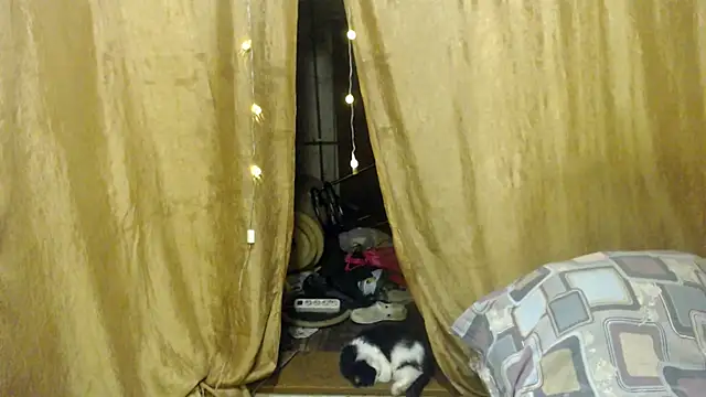 Snapshot of _Estelitta_5 chatting on January 17, 2025, 6:12 pm Estelitta 5 online show from January 17, 2025, 6:12 pm