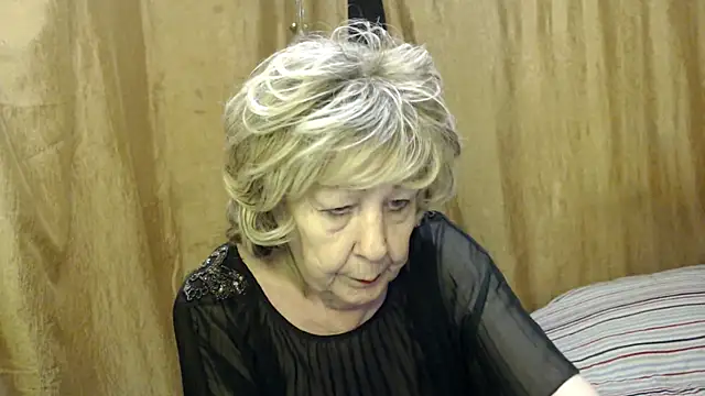 Snapshot of _Estelitta_5 chatting on February 16, 2025, 5:04 am Estelitta 5 online show from February 16, 2025, 5:04 am