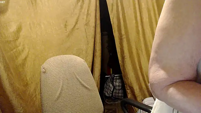 Snapshot of _Estelitta_5 chatting on October 12, 2025, 5:01 pm Estelitta 5 online show from October 12, 2025, 5:01 pm