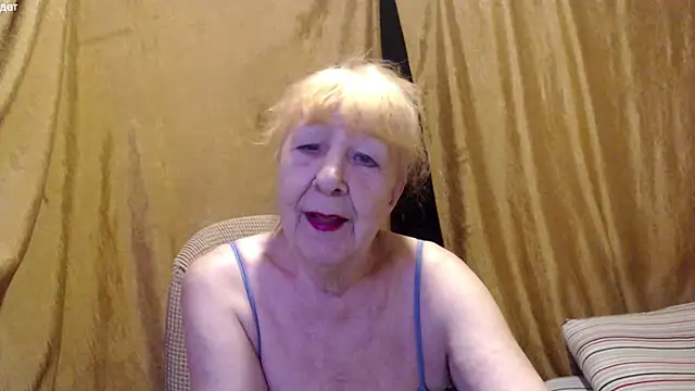 Snapshot of _Estelitta_5 chatting on November 10, 2025, 11:42 am Estelitta 5 online show from November 10, 2025, 11:42 am