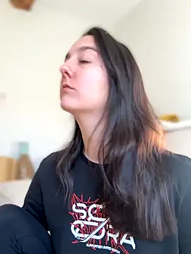 Snapshot of _Juliette chatting on November 4, 2025, 1:32 pm Juliette online show from November 4, 2025, 1:32 pm