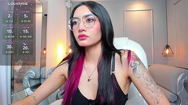 AzuraKindong online show from November 25, 2025, 7:25 pm