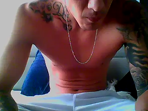 Snapshot of Skater29xx2 chatting on February 8, 2025, 7:38 pm Skater29xx2 online show from February 8, 2025, 7:38 pm