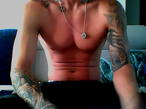 Snapshot of Skater29xx2 chatting on February 11, 2025, 2:24 pm Skater29xx2 online show from February 11, 2025, 2:24 pm