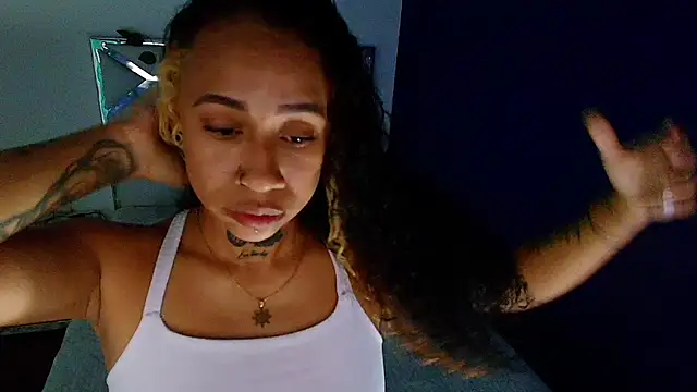 Snapshot of cattaleeyaa chatting on December 18, 2024, 2:53 am cattaleeyaa online show from December 18, 2024, 2:53 am