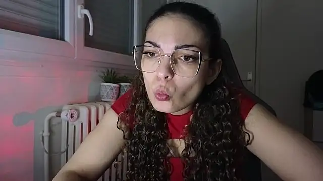 Snapshot of La_Nebulleuse-Nebulla chatting on December 23, 2024, 1:29 am La Nebulleuse-Nebulla online show from December 23, 2024, 1:29 am