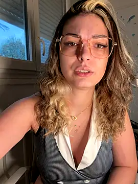 Snapshot of La_Nebulleuse-Nebulla chatting on November 9, 2025, 3:21 pm La Nebulleuse-Nebulla online show from November 9, 2025, 3:21 pm