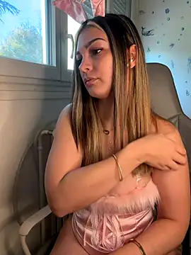 Snapshot of La_Nebulleuse-Nebulla chatting on November 11, 2025, 2:06 pm La Nebulleuse-Nebulla online show from November 11, 2025, 2:06 pm