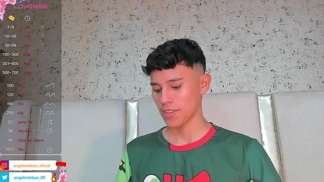 Angel esteban fx online show from March 4, 2025, 9:51 am