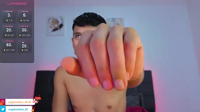 Angel esteban fx online show from November 3, 2025, 4:03 am