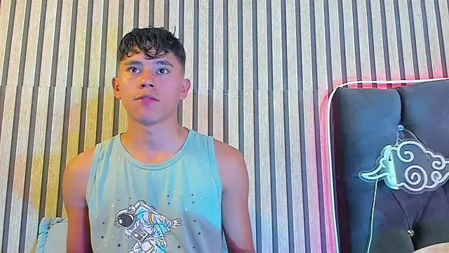 Angel esteban fx online show from June 3, 2026, 8:14 pm
