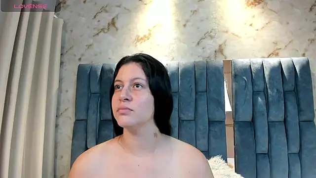 Snapshot of Arii_Vga chatting on October 15, 2025, 5:18 am Arii Vga online show from October 15, 2025, 5:18 am