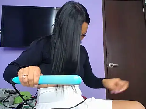 Laura martin  online show from October 20, 2025, 3:01 pm