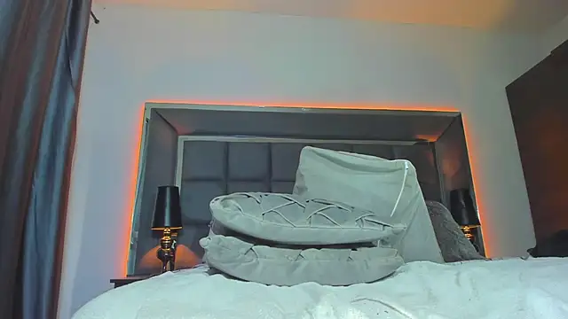 Emmilysantibanez online show from December 5, 2024, 8:11 pm