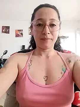 emilypoppy3 online show from April 7, 2026, 9:48 pm