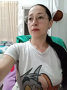 Snapshot of emilypoppy3 chatting on June 9, 2026, 9:04 pm emilypoppy3 online show from June 9, 2026, 9:04 pm