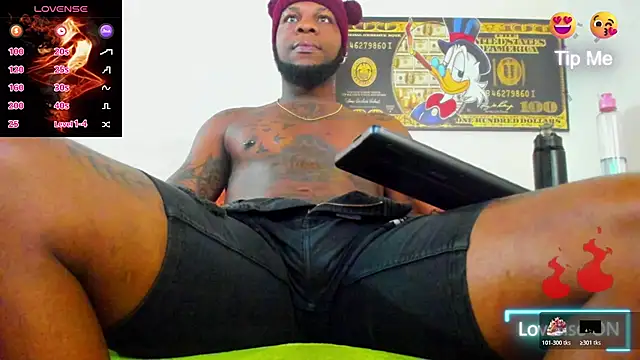 Snapshot of wotton_17 chatting on November 5, 2025, 5:35 pm wotton 17 online show from November 5, 2025, 5:35 pm