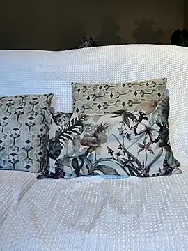 Melody87 online show from October 5, 2025, 2:04 pm