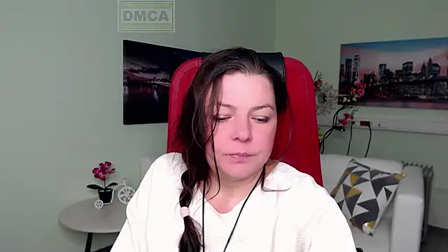 Lily flower7 online show from December 5, 2025, 5:05 am