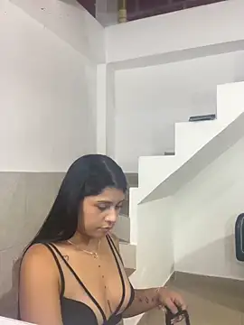 CandyRoxx1  online show from April 12, 2026, 4:39 am