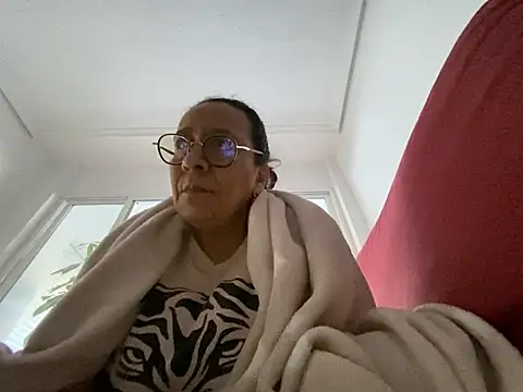 sweeviolet online show from January 18, 2025, 8:31 am