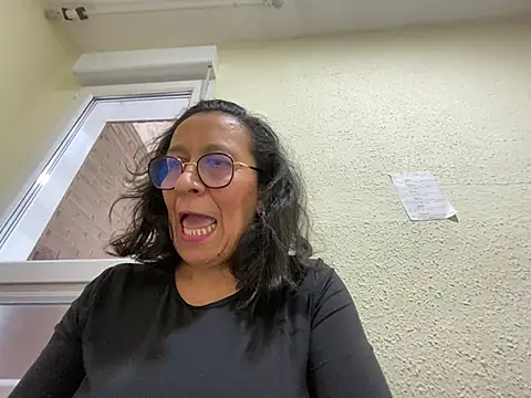 sweeviolet online show from February 7, 2025, 1:43 pm