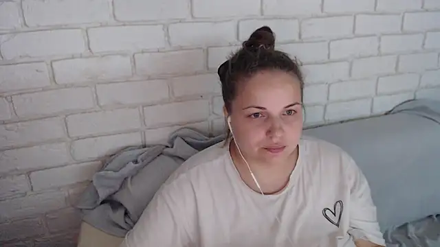 Crazyy girl  online show from October 23, 2025, 2:49 pm