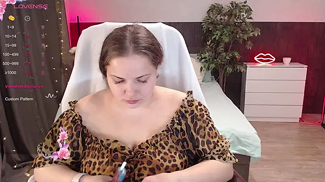 Crazyy girl  online show from March 26, 2026, 9:37 am