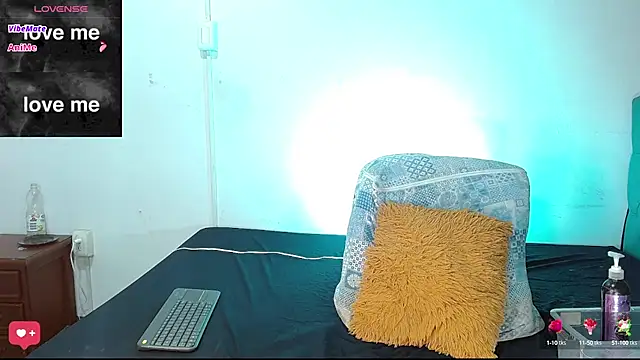 kandy-Jhonson online show from January 17, 2025, 7:49 pm