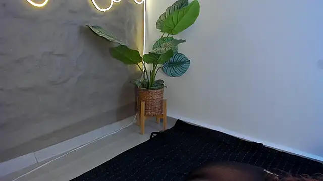 Snapshot of Isa__Blanc chatting on January 22, 2025, 3:20 am Isa Blanc online show from January 22, 2025, 3:20 am