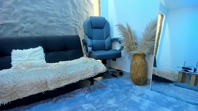 Snapshot of Isa__Blanc chatting on February 7, 2025, 3:01 am Isa Blanc online show from February 7, 2025, 3:01 am