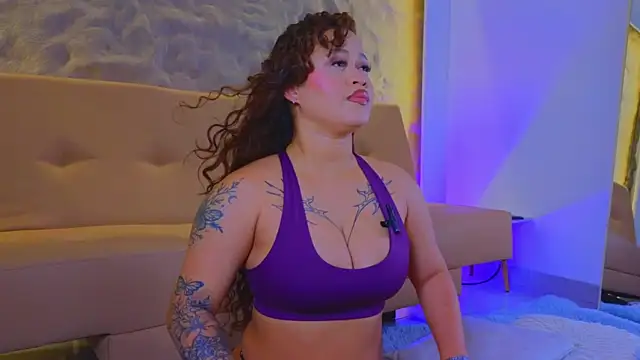 Snapshot of Isa__Blanc chatting on October 10, 2025, 1:26 am Isa Blanc online show from October 10, 2025, 1:26 am