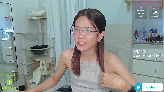 littlemiilk online show from November 12, 2025, 7:53 am