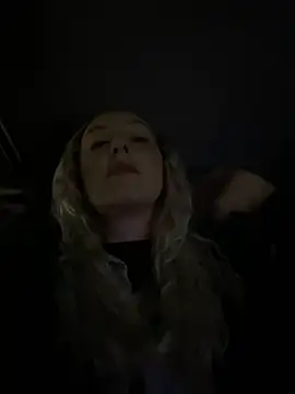 Snapshot of MerlinDave chatting on December 18, 2024, 1:26 am MerlinDave online show from December 18, 2024, 1:26 am