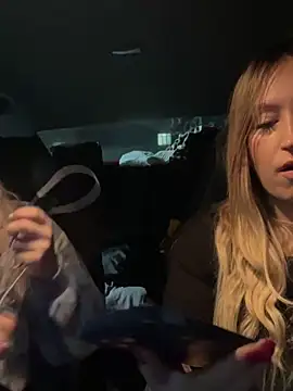 Snapshot of MerlinDave chatting on December 26, 2024, 1:18 am MerlinDave online show from December 26, 2024, 1:18 am