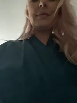 Snapshot of MerlinDave chatting on December 28, 2024, 1:39 am MerlinDave online show from December 28, 2024, 1:39 am