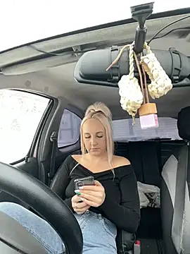 Snapshot of MerlinDave chatting on January 4, 2025, 4:44 am MerlinDave online show from January 4, 2025, 4:44 am