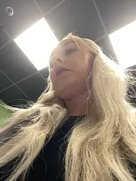 Snapshot of MerlinDave chatting on September 11, 2025, 1:17 am MerlinDave online show from September 11, 2025, 1:17 am