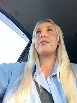 Snapshot of MerlinDave chatting on September 16, 2025, 1:28 am MerlinDave online show from September 16, 2025, 1:28 am