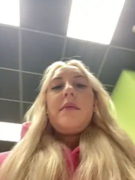 Snapshot of MerlinDave chatting on September 22, 2025, 2:13 am MerlinDave online show from September 22, 2025, 2:13 am