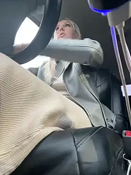 Snapshot of MerlinDave chatting on October 2, 2025, 1:01 am MerlinDave online show from October 2, 2025, 1:01 am