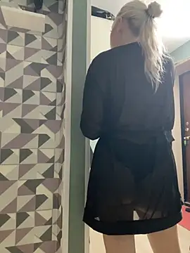 Snapshot of MerlinDave chatting on October 9, 2025, 1:03 am MerlinDave online show from October 9, 2025, 1:03 am