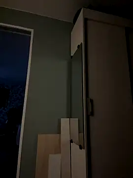 Snapshot of MerlinDave chatting on October 23, 2025, 1:16 am MerlinDave online show from October 23, 2025, 1:16 am