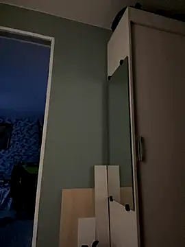 Snapshot of MerlinDave chatting on October 26, 2025, 1:22 am MerlinDave online show from October 26, 2025, 1:22 am