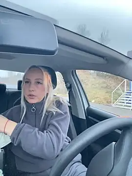 Snapshot of MerlinDave chatting on October 27, 2025, 1:31 am MerlinDave online show from October 27, 2025, 1:31 am