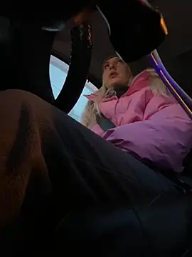 Snapshot of MerlinDave chatting on November 6, 2025, 1:17 am MerlinDave online show from November 6, 2025, 1:17 am