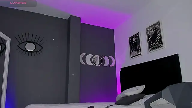 Snapshot of Raven_Witch_ chatting on March 8, 2025, 12:11 am Raven Witch online show from March 8, 2025, 12:11 am